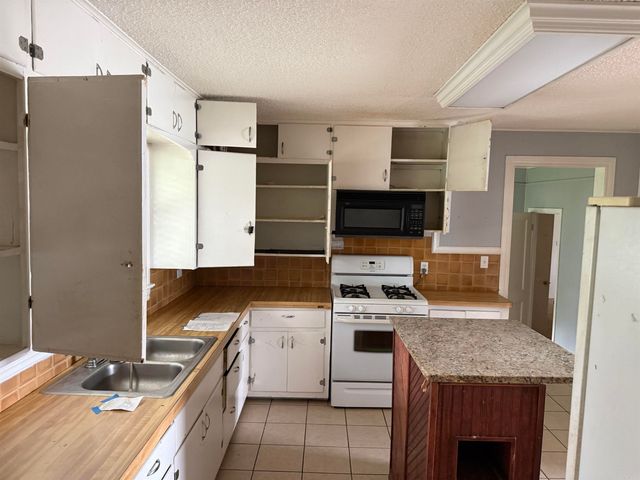 901 SW 3rd, Atkins, AR 72823
