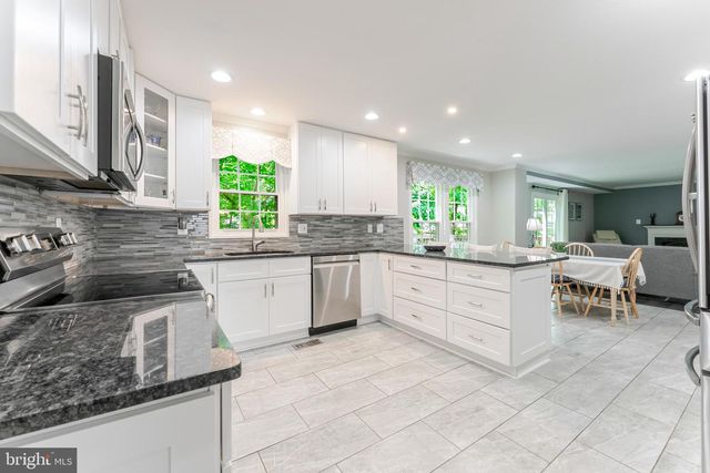 6600 CRAYFORD ST, Burke, VA 22015
