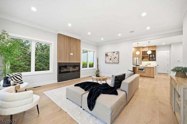 30 Cathedral Ave, Florham Park Boro, NJ 07932