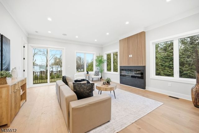 30 Cathedral Ave, Florham Park Boro, NJ 07932