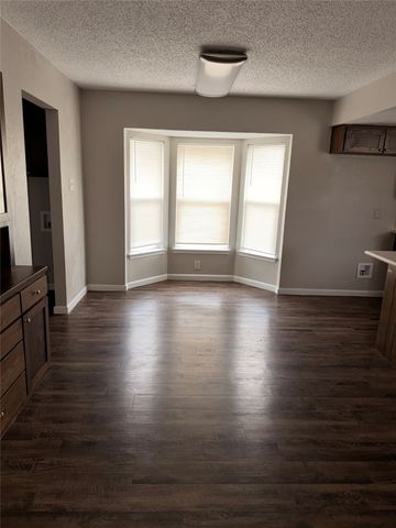 2418 Parkside Drive, Grand Prairie, TX 75052