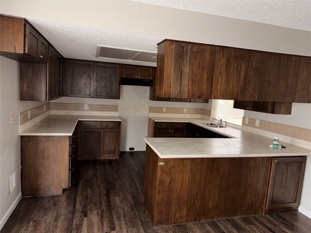 2418 Parkside Drive, Grand Prairie, TX 75052