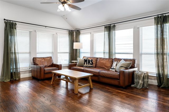 541 Marigold Drive, Midlothian, TX 76065