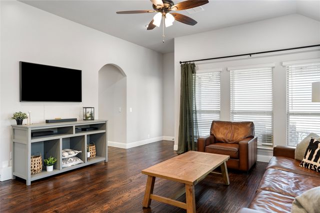 541 Marigold Drive, Midlothian, TX 76065