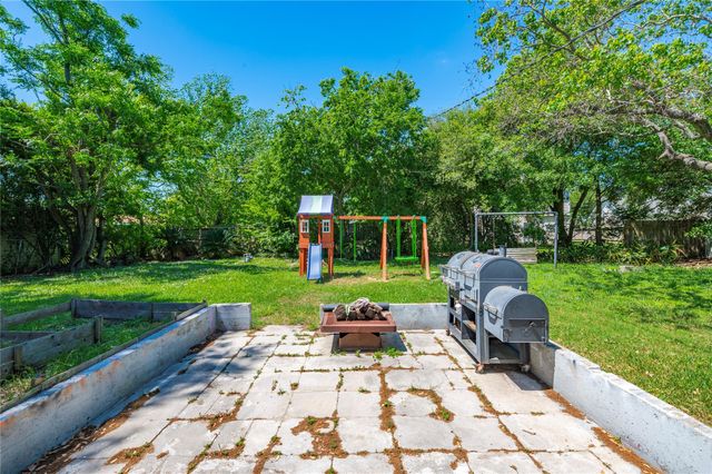 1216 15th Avenue N, Texas City, TX 77590