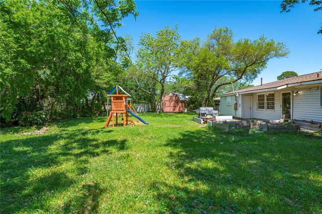 1216 15th Avenue N, Texas City, TX 77590