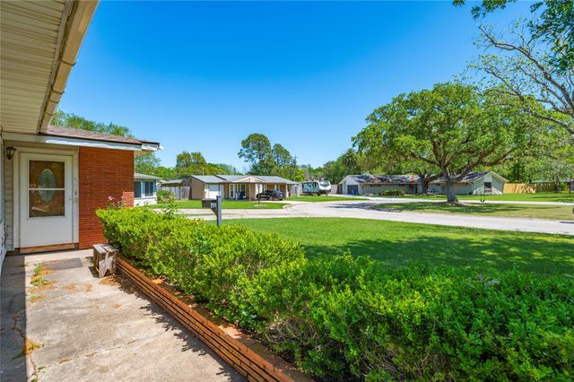 1216 15th Avenue N, Texas City, TX 77590