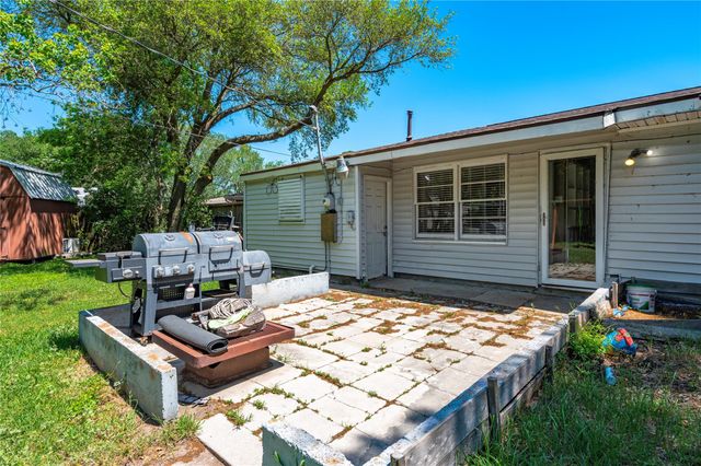 1216 15th Avenue N, Texas City, TX 77590