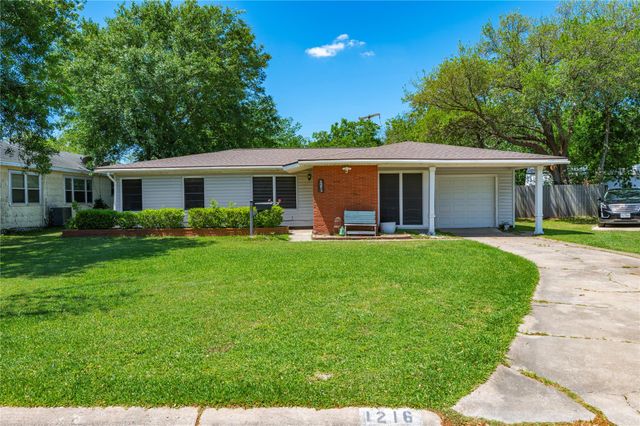 1216 15th Avenue N, Texas City, TX 77590