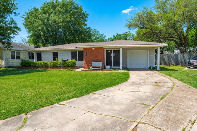 1216 15th Avenue N, Texas City, TX 77590