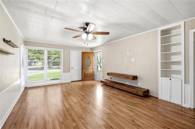 1216 15th Avenue N, Texas City, TX 77590