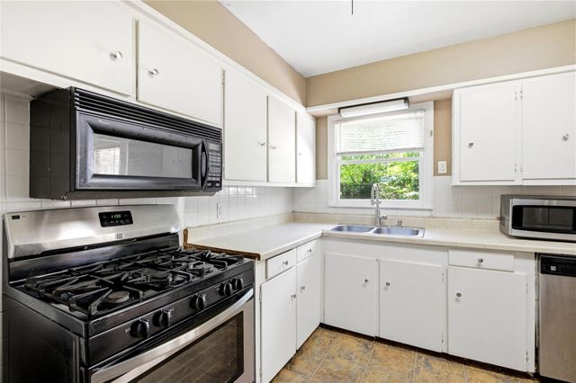 1216 15th Avenue N, Texas City, TX 77590