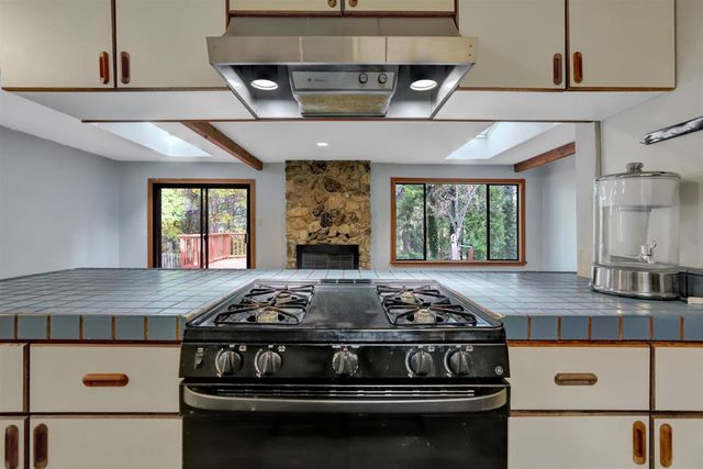 12840 Butterfly Dr, Nevada City, CA 95959