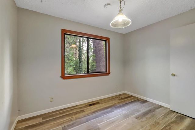 12840 Butterfly Dr, Nevada City, CA 95959