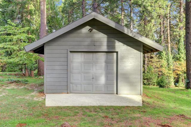 12840 Butterfly Dr, Nevada City, CA 95959