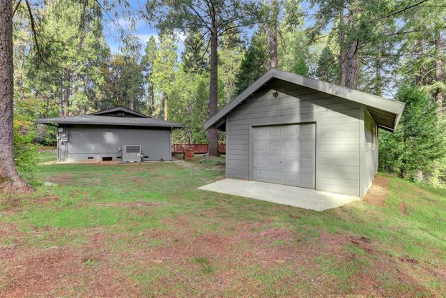 12840 Butterfly Dr, Nevada City, CA 95959
