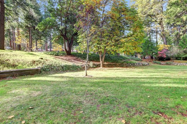 12840 Butterfly Dr, Nevada City, CA 95959