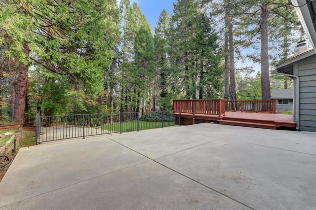 12840 Butterfly Dr, Nevada City, CA 95959