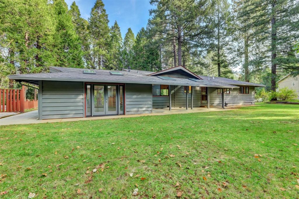 12840 Butterfly Dr, Nevada City, CA 95959
