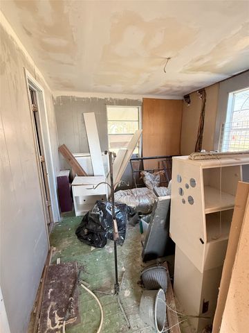 206 E Colorado, Groesbeck, TX 76693