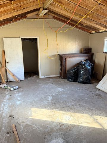 206 E Colorado, Groesbeck, TX 76693