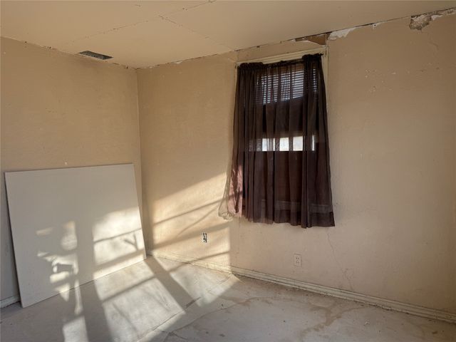 206 E Colorado, Groesbeck, TX 76693