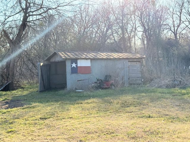 206 E Colorado, Groesbeck, TX 76693