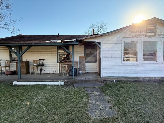 206 E Colorado, Groesbeck, TX 76693
