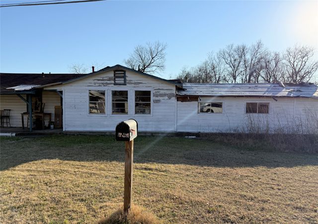206 E Colorado, Groesbeck, TX 76693