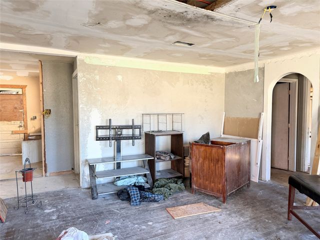 206 E Colorado, Groesbeck, TX 76693