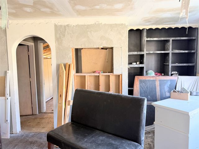 206 E Colorado, Groesbeck, TX 76693