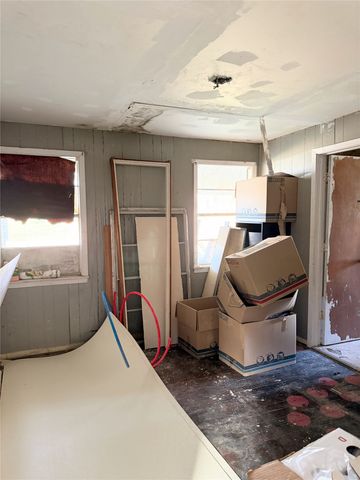 206 E Colorado, Groesbeck, TX 76693