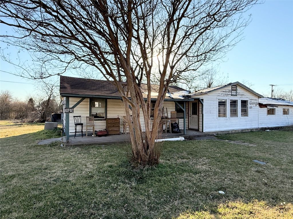 206 E Colorado, Groesbeck, TX 76693