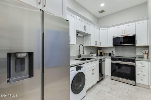1332 E LA MIRADA Drive, Phoenix, AZ 85042