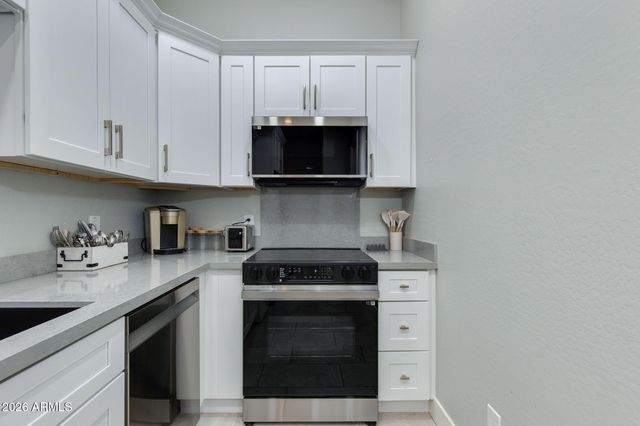 1332 E LA MIRADA Drive, Phoenix, AZ 85042