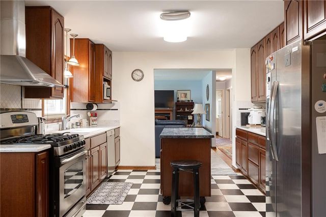 1400 SW CHARLESTON Street, Lee's Summit, MO 64081