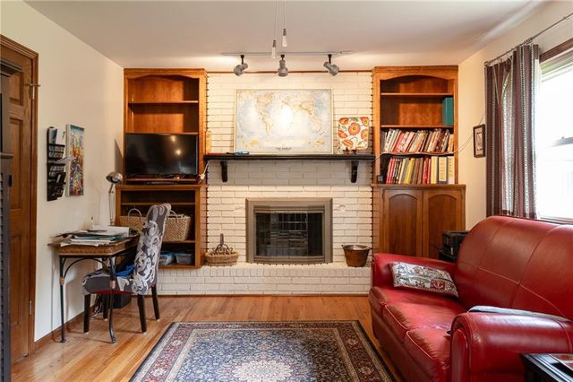 1400 SW CHARLESTON Street, Lee's Summit, MO 64081