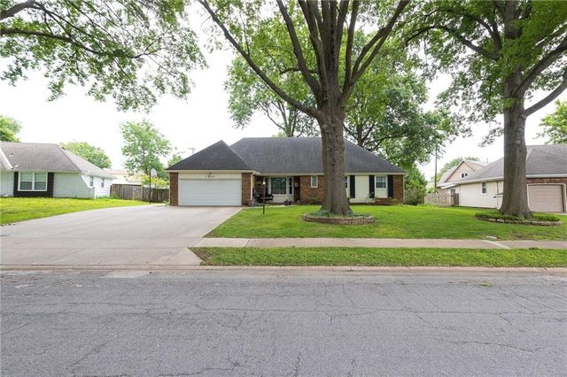 1400 SW CHARLESTON Street, Lee's Summit, MO 64081