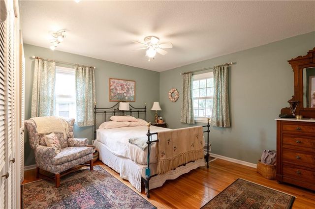 1400 SW CHARLESTON Street, Lee's Summit, MO 64081