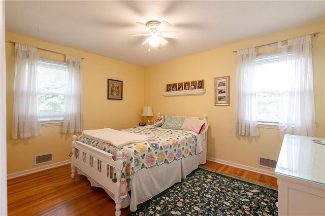 1400 SW CHARLESTON Street, Lee's Summit, MO 64081
