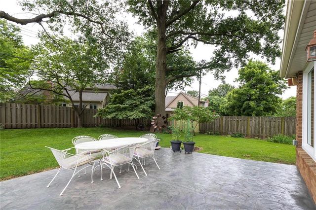 1400 SW CHARLESTON Street, Lee's Summit, MO 64081
