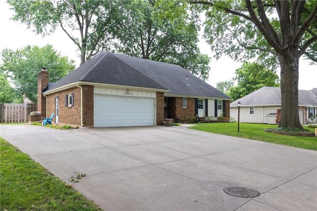 1400 SW CHARLESTON Street, Lee's Summit, MO 64081