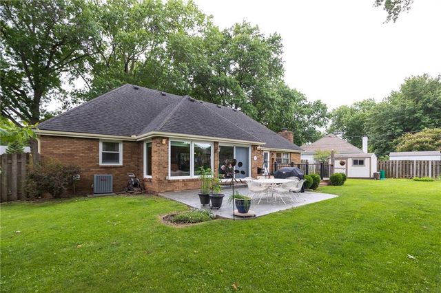 1400 SW CHARLESTON Street, Lee's Summit, MO 64081