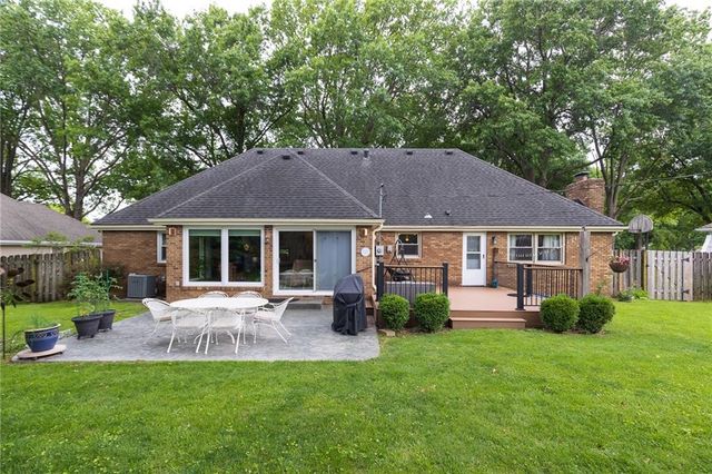 1400 SW CHARLESTON Street, Lee's Summit, MO 64081