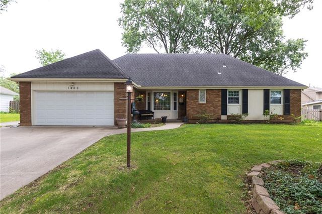 1400 SW CHARLESTON Street, Lee's Summit, MO 64081