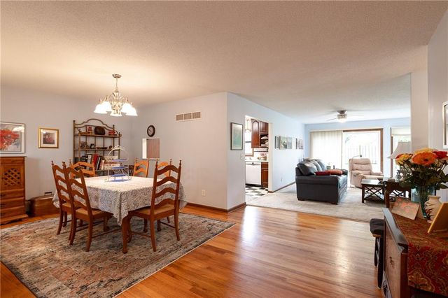 1400 SW CHARLESTON Street, Lee's Summit, MO 64081