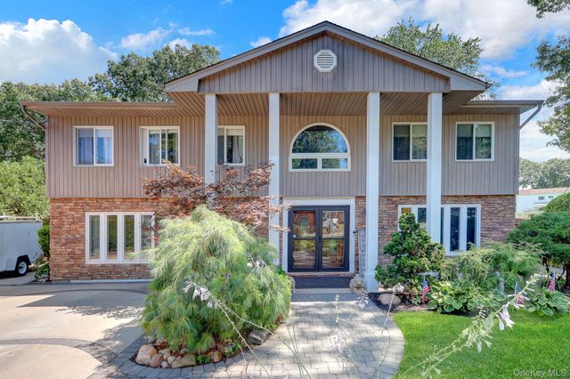 15 Denise Lane, Hauppauge, NY 11788