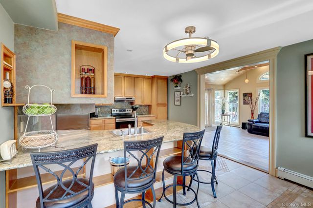 15 Denise Lane, Hauppauge, NY 11788
