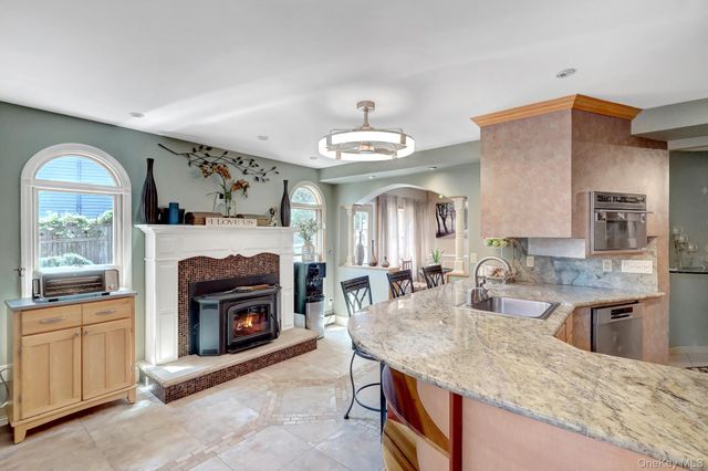 15 Denise Lane, Hauppauge, NY 11788