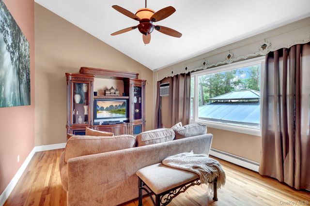 15 Denise Lane, Hauppauge, NY 11788